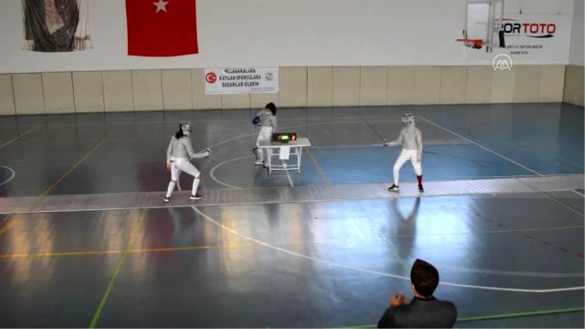 "Gençler Kılıç Açık Turnuvası" başladı