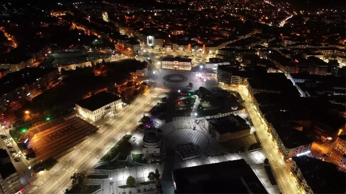 Kısıtlama sonrası tarihi kent meydanında kartpostallık görüntüler oluştu