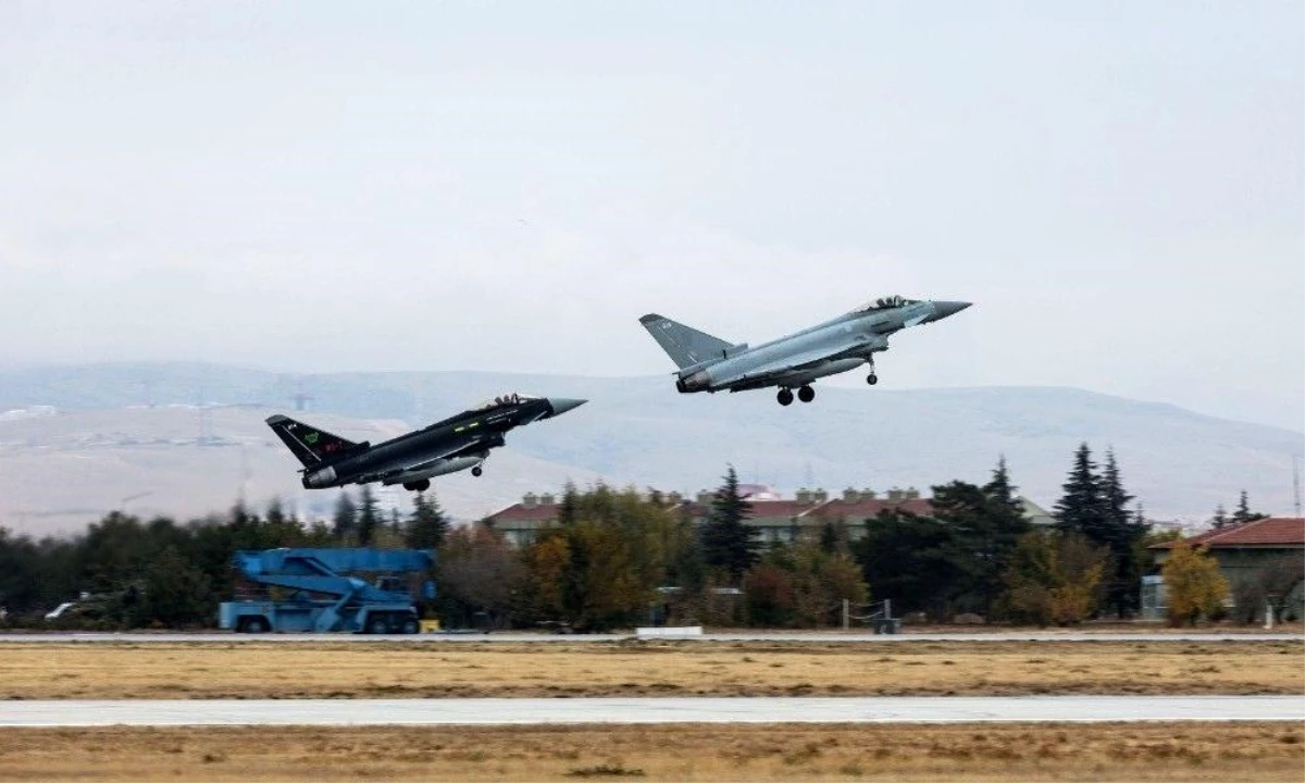 Son dakika haberi | Konya\'da TSK ve İngiltere savaş uçakları eğitim uçuşu gerçekleştirdi