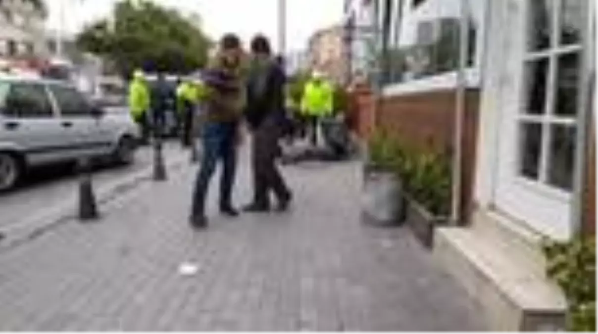 Masaya servis isteyen müşterilerle garson arasında çıkan kavgada 2 kişi yaralandı