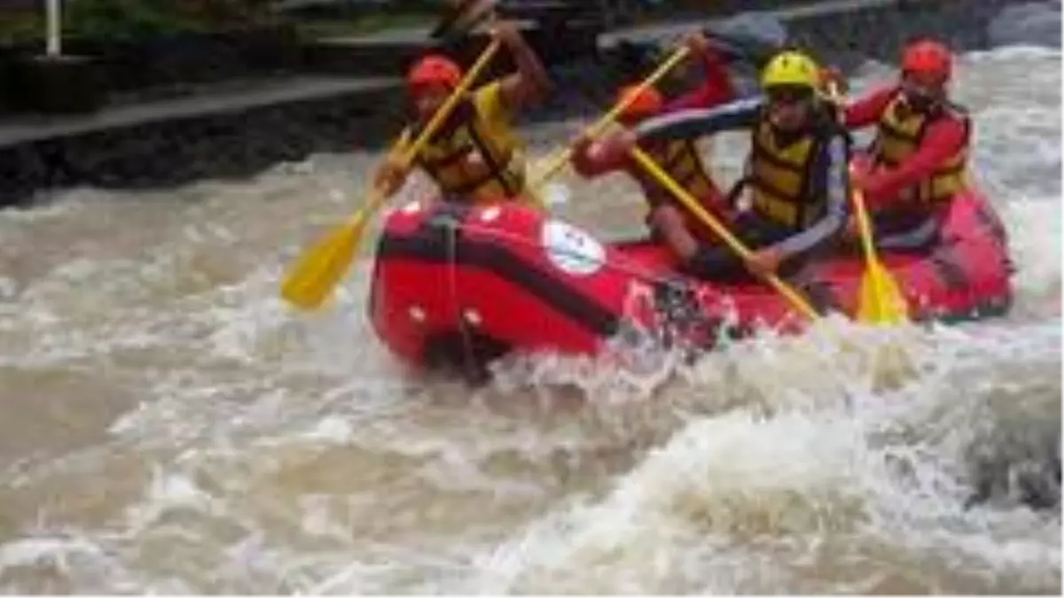 Şırnaklı sporcular rafting eğitimleri için Rize\'de