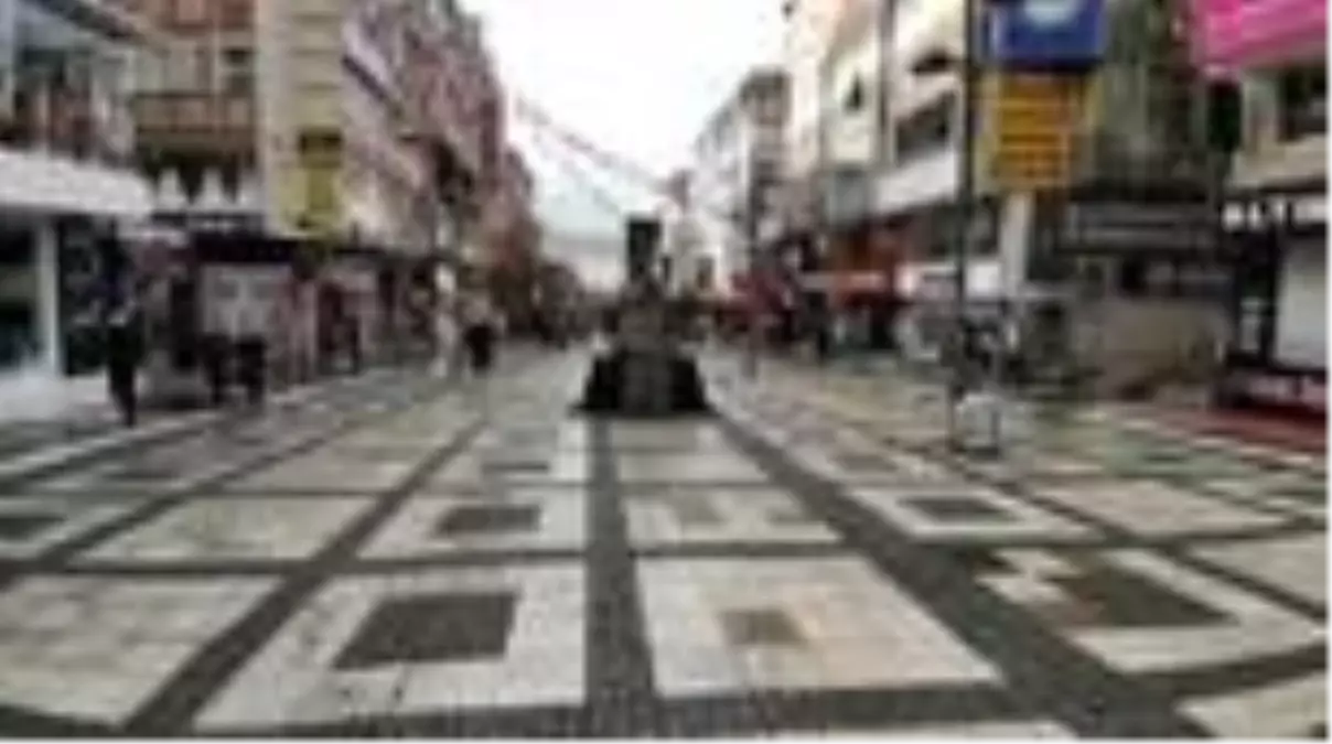 65 yaş ve üzerindeki vatandaşlar dışarı çıktı