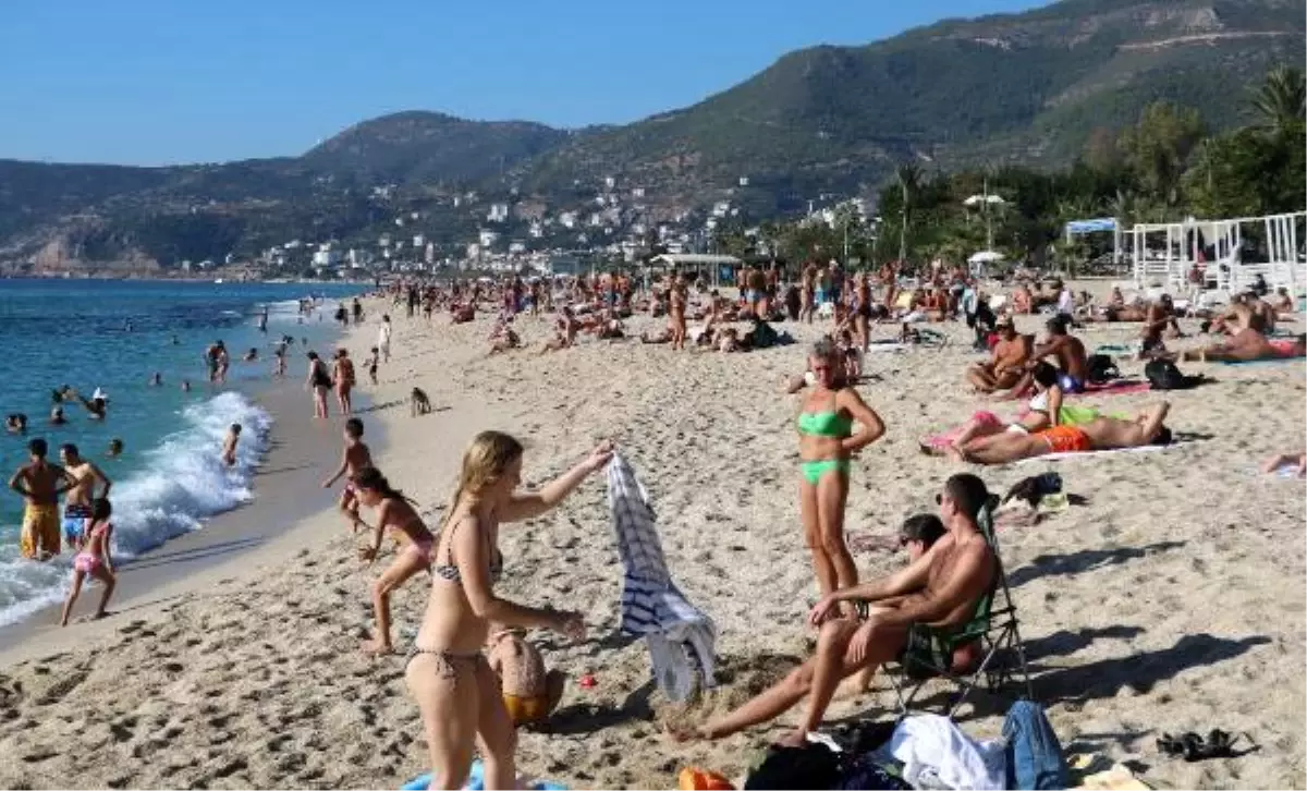 Alanya\'da plajlar doldu