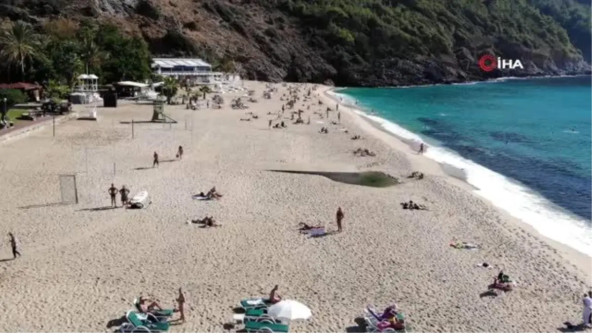 Alanya\'da sahiller tıklım tıklım