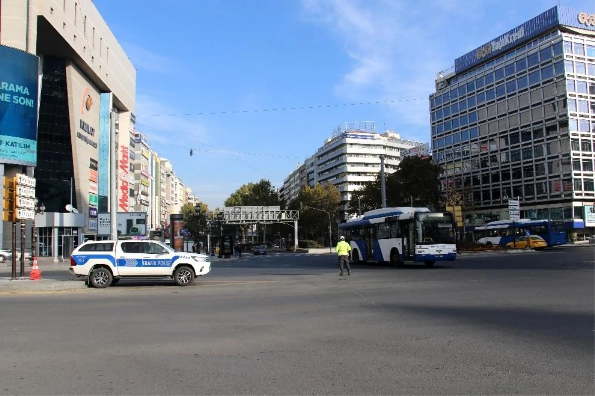 Başkent\'te sokağa çıkma kısıtlaması sonrası vatandaşlar kendini dışarı attı