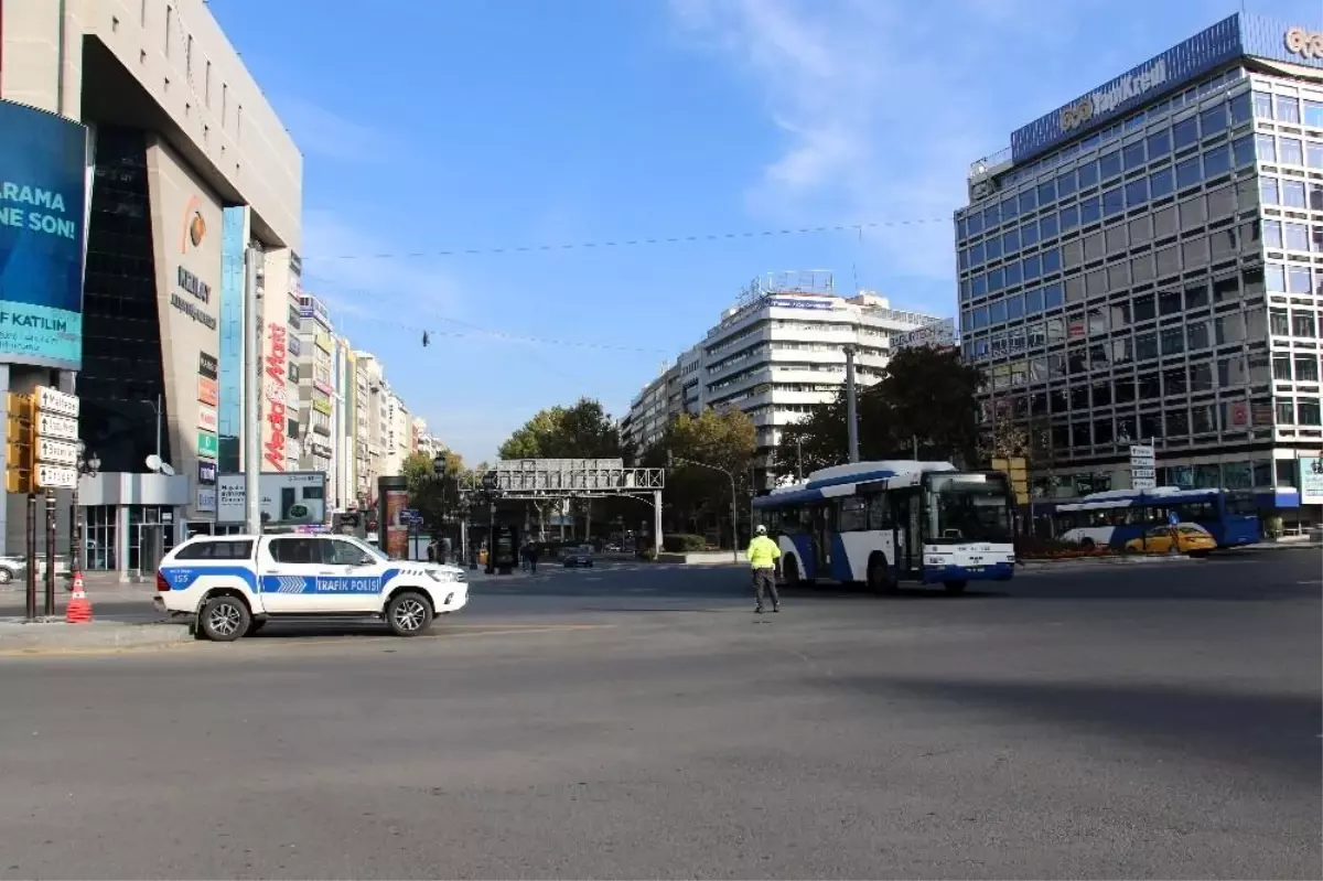 Başkent\'te sokağa çıkma kısıtlaması sonrası vatandaşlar kendini dışarı attı