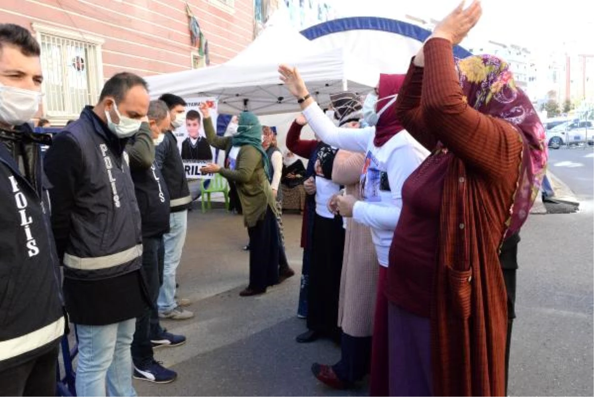 Son dakika haber... Evlat nöbetindeki ailelerden HDP\'lilere: Çocuk hırsızları