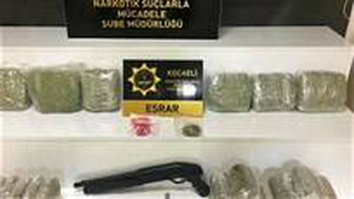 Kocaeli\'de 12 kilo esrar ele geçirildi