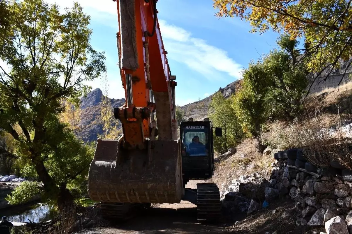 Şırnak\'ta arıcılar için bal ormanlarına yol yapılıyor