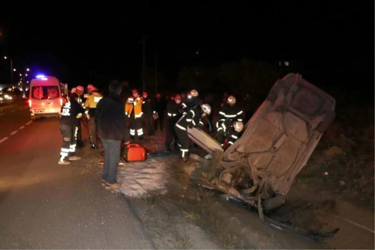 Sulama kanalına düşen otomobildeki 3 kişi yaralandı