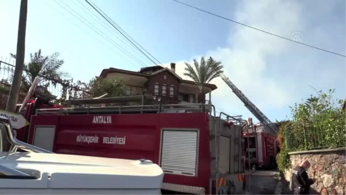 Son Dakika | Alanya\'da çatı katında çıkan yangın söndürüldü