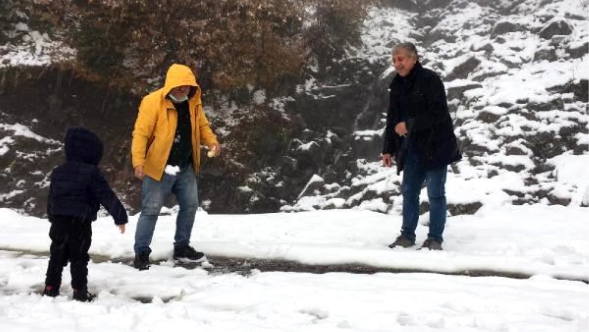 Artvin\'de, Macahel Geçidi\'nde kar kalınlığı 30 santimetreye ulaştı