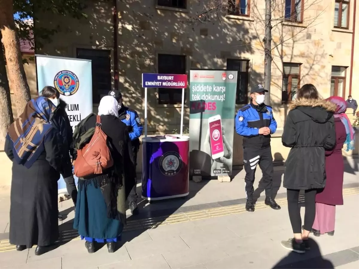 Bayburt\'ta kadına yönelik şiddete karşı stant kuruldu