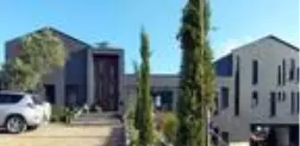 Dalaman'da sahibinin iki gün direndiği kaçak villa yıkıldı