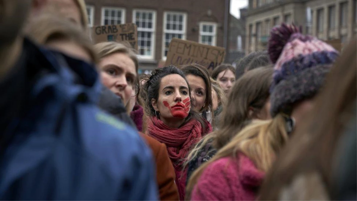 Hollanda\'da hamile kadınların yarıya yakını ayrımcılığa uğradıklarını söylüyor