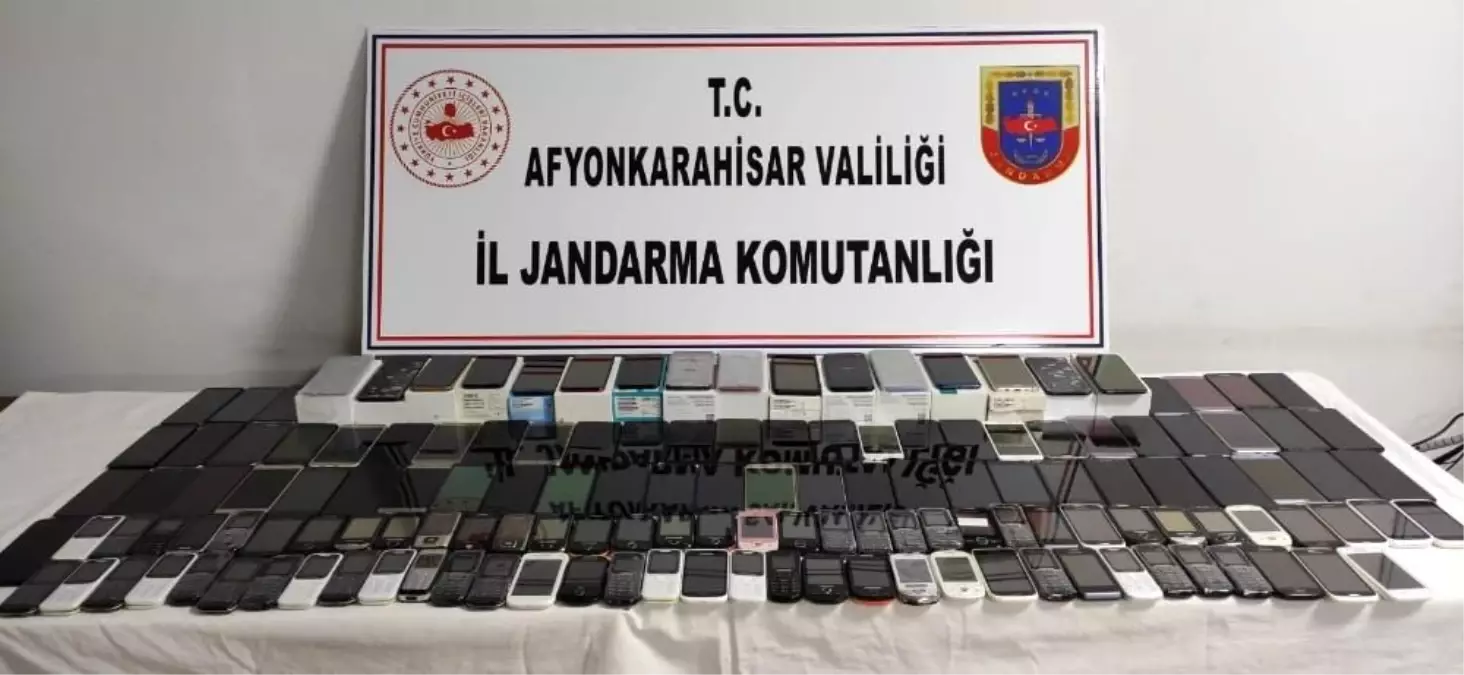 Son dakika: Jandarma 145 adet kaçak cep telefonu yakaladı