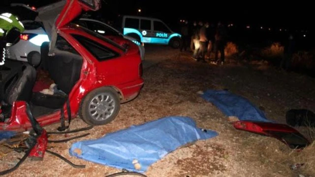 Kamyon ile otomobil kafa kafaya çarpıştı: 2 kişi hayatını kaybetti