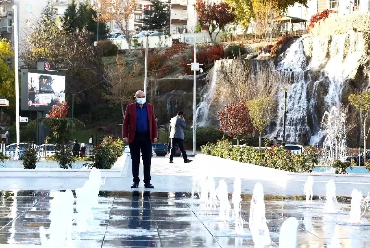 Keçiören Türk Dünyası Su ve Gül Meydanı\'na yoğun ilgi