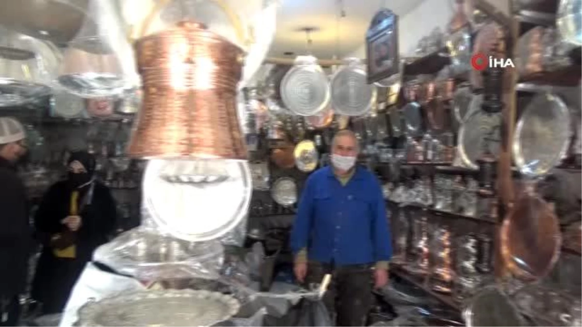 Mardin\'de "yapılış sırrı çözülemeyen" bakır sabunluk bin 500 liraya satışa çıkarıldı