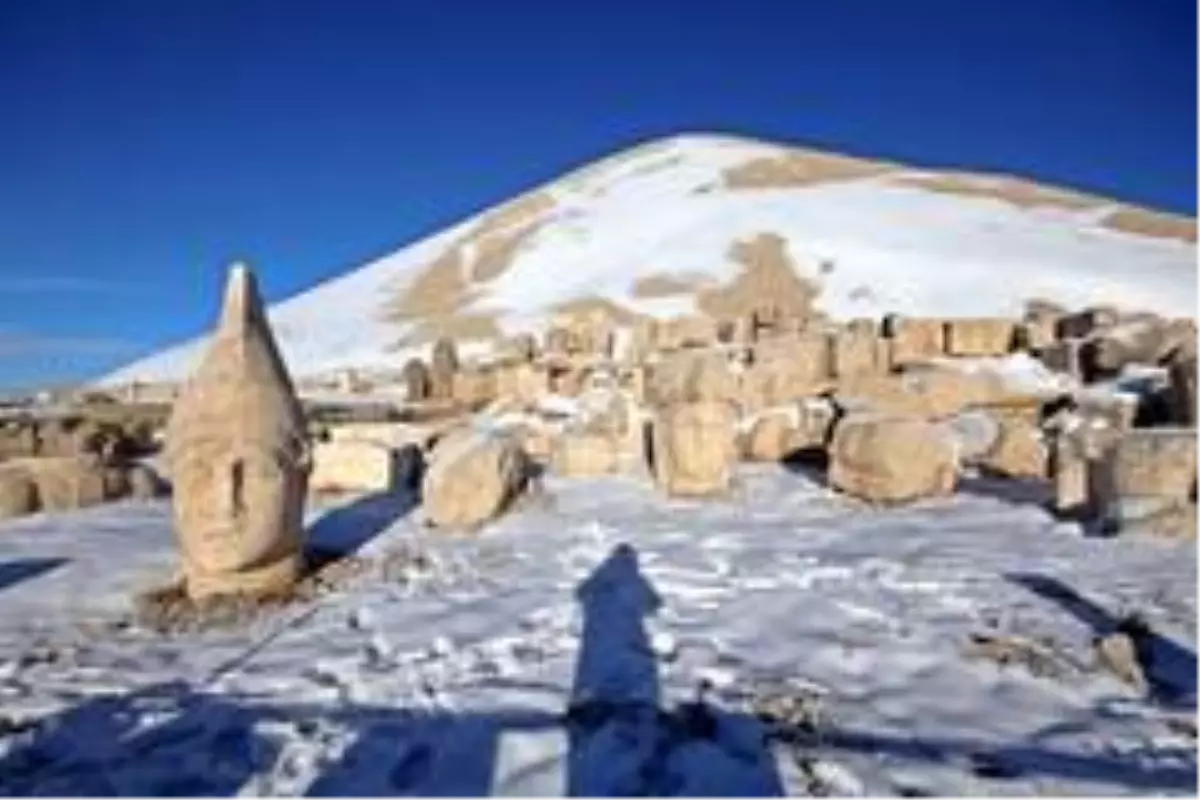 Nemrut Dağı\'na sezonun ilk karı düştü