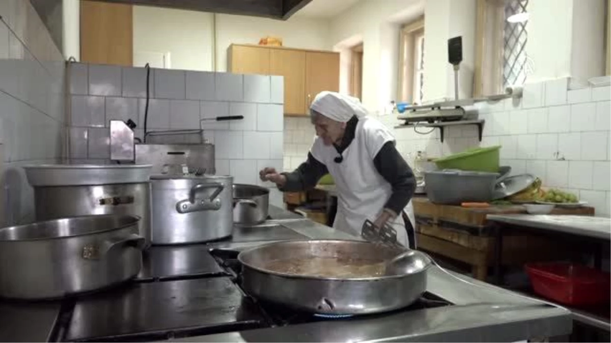 NOVI PAZAR - Çeyizini düzebilmek için işe girdiği restoran 66 yıldır yuvası oldu