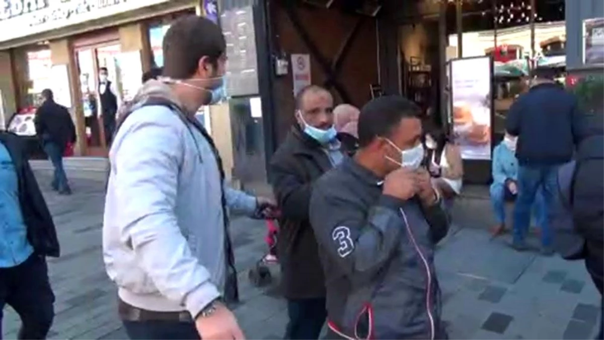 Taksim\'de maske takmayan turistlere ceza kesildi