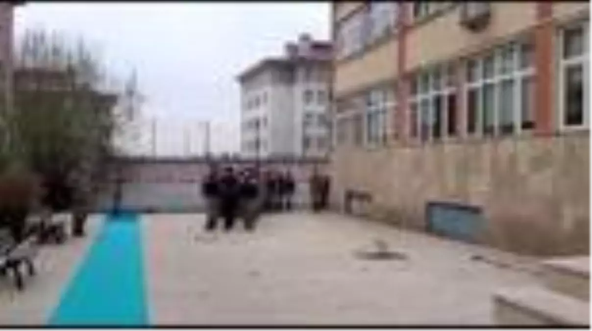 Son dakika haberleri... Uyuşturucu ve silah kaçakçılığı yaptığı iddia edilen 10 zanlı tutuklandı