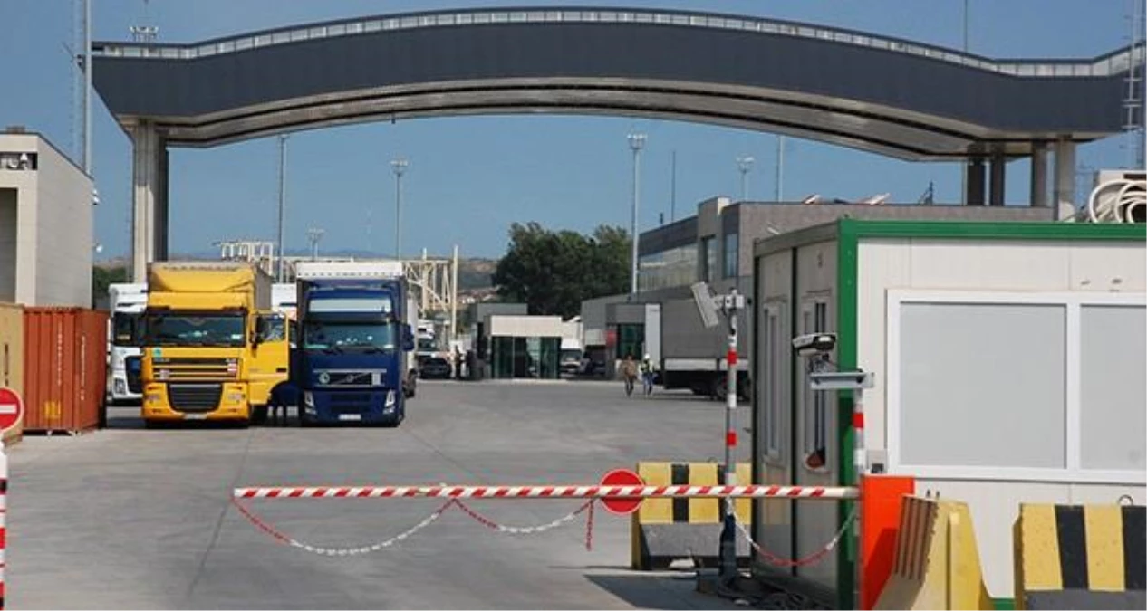 Yunanistan\'daki grev, sınır kapısını kapatıyor