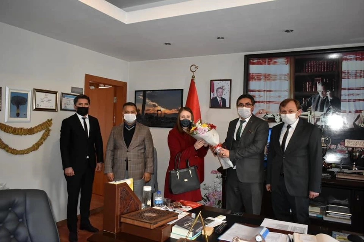 Başkan İnal, Karacasu\'daki öğretmenlerin günlerini kutladı