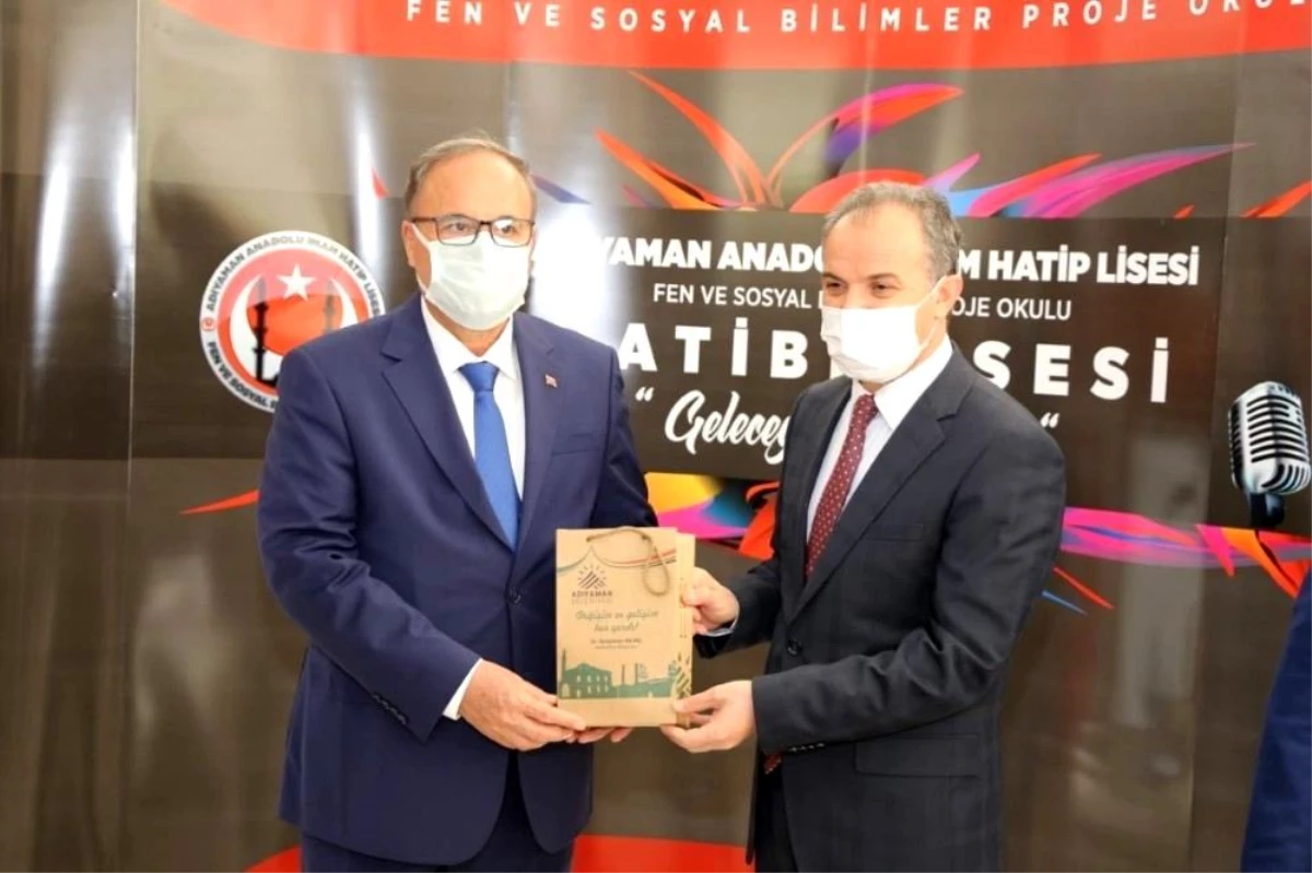 Başkan Kılınç\'tan 5 bin öğretmene kitap hediye etti