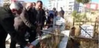 Deprem şehidi öğretmenler, mezarları başında anıldı