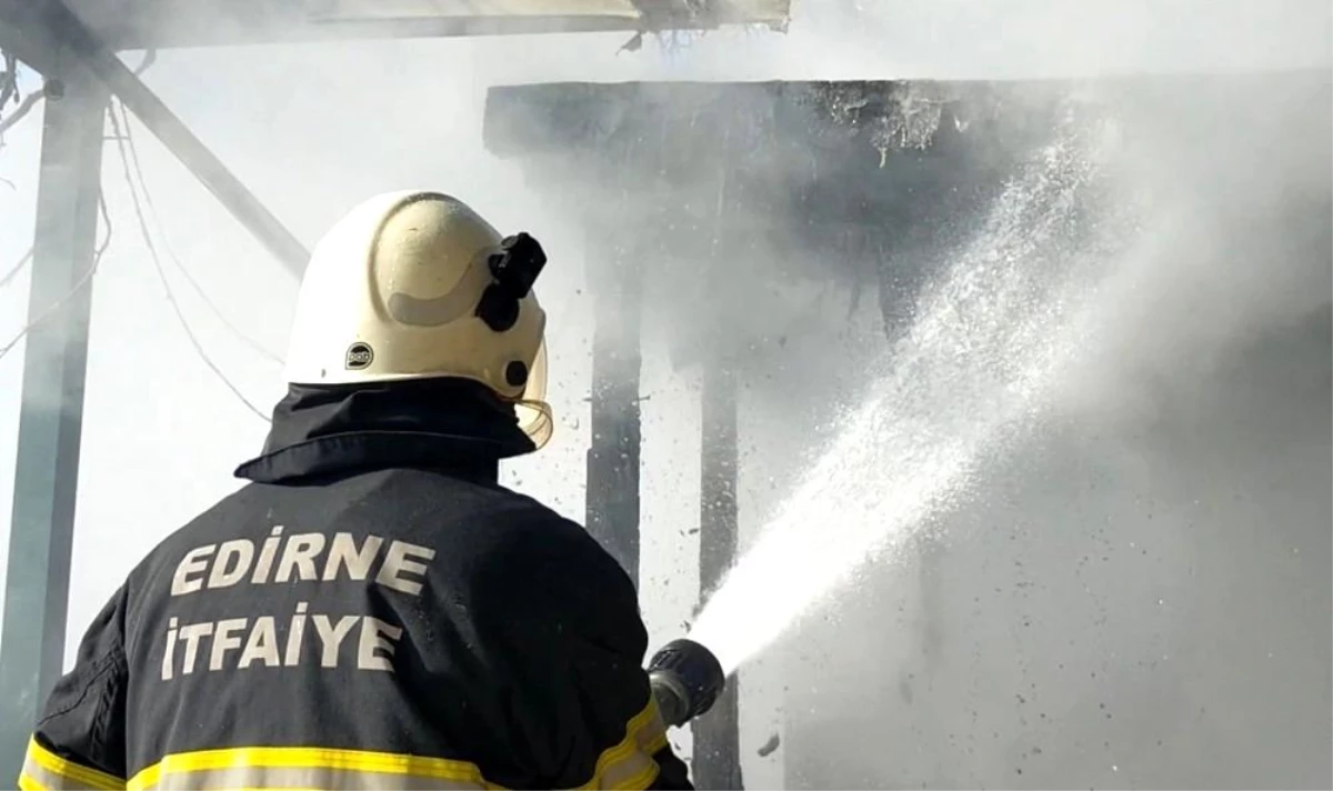 Son dakika: Edirne\'de sosyal tesiste yangın