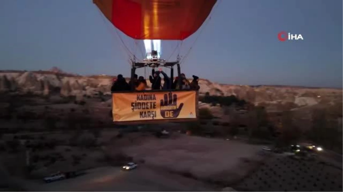 Kapadokya\'da balonlar kadına yönelik şiddete dikkat çekmek için havalandı