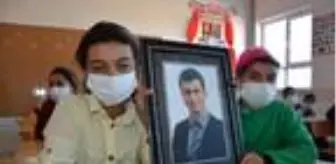 Son dakika haber... PKK'nın şehit ettiği Necmettin öğretmenin okulunda hüzünlü anma