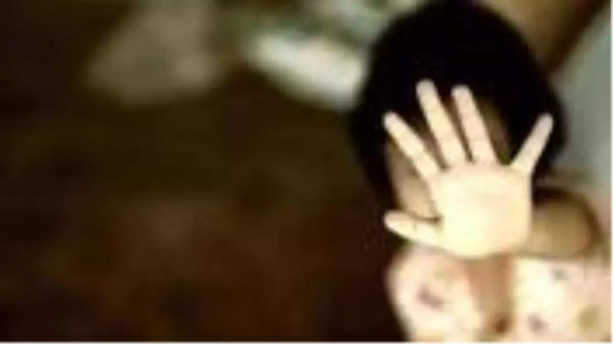 Profesörün adına sahte Instagram hesabı açıp teşhis bahanesiyle ailelerden çocukların özel bölgelerine ait fotoğraf istemişler