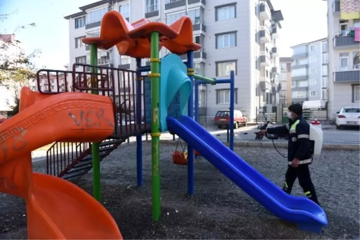 Son dakika: Tokat\'ta çocuk parkları dezenfekte ediliyor