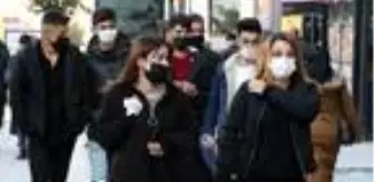 Van'da cadde ve sokaklar kalabalık, maskeler takılı