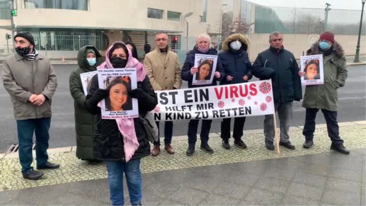Almanya\'da PKK tarafından kızı kaçırılan anne eylemini sürdürüyor
