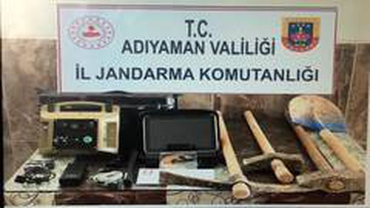 Defineciler suçüstü yakalandı