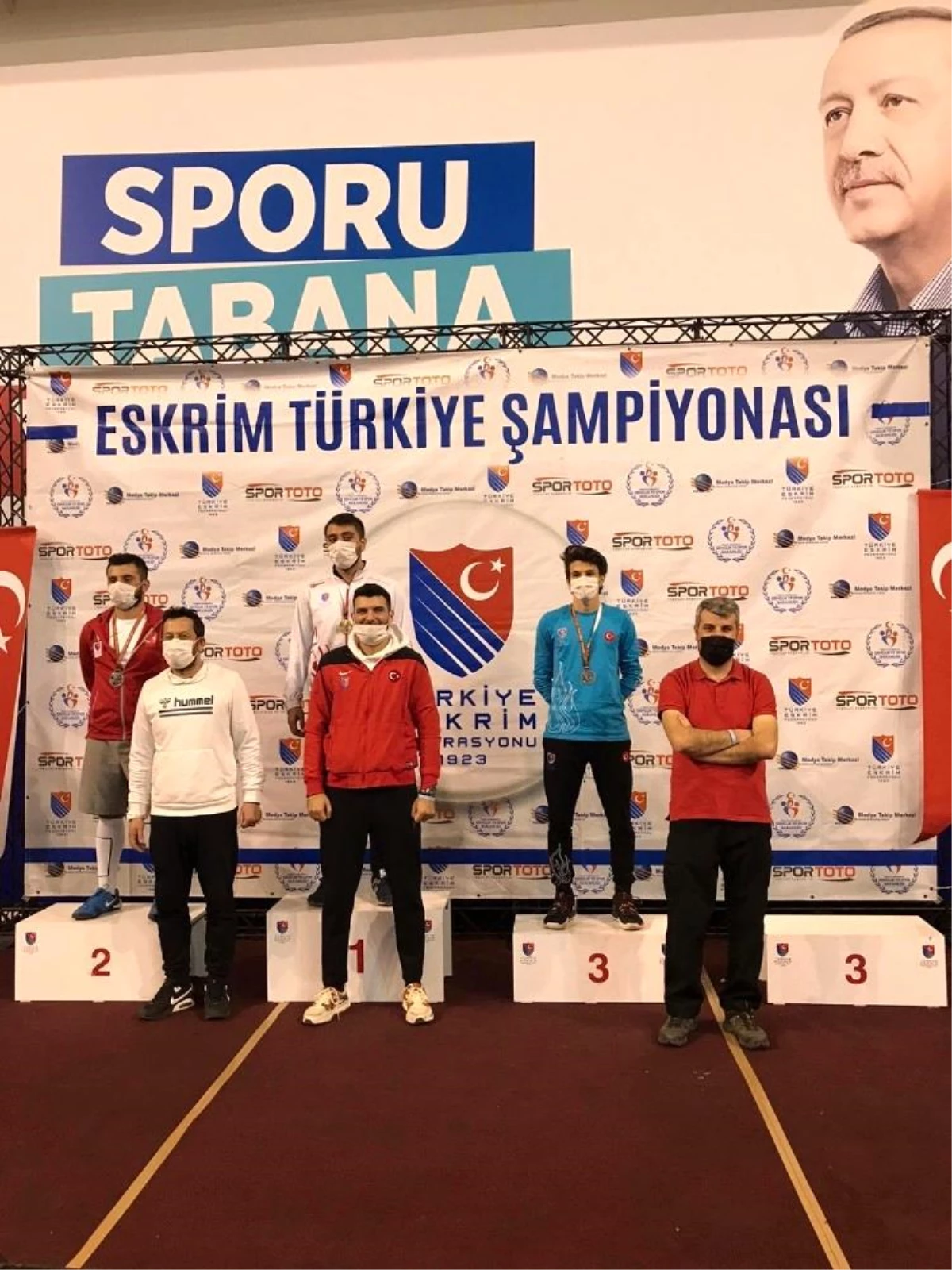 Eskrim Türkiye Şampiyonasında Erzurum\'a altın ve bronz madalya
