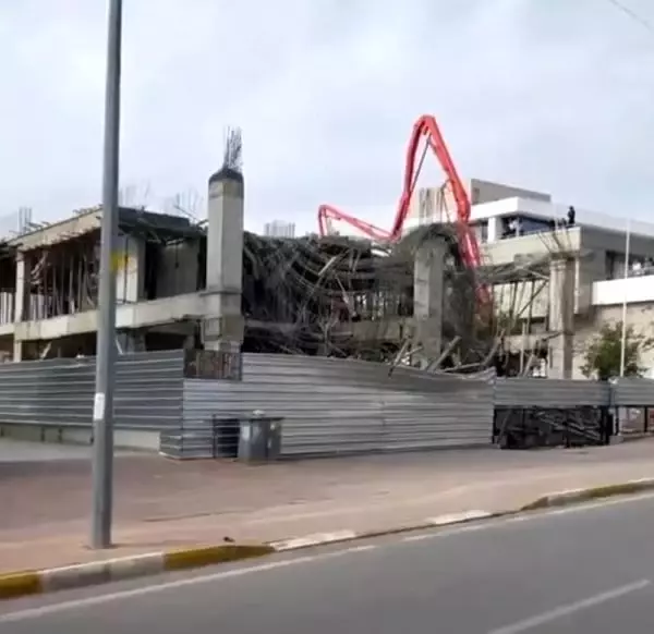 İnşaatta beton harcı dökümü sırasında kalıp çöktü: 4 yaralı