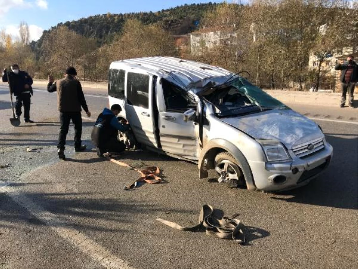 Son dakika haber! Karabük\'te kaza: 1\'i çocuk 3 yaralı