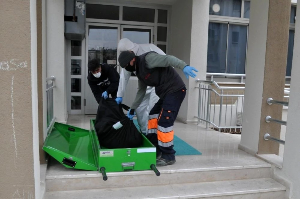 Talihsiz kadın, birlikte yaşadığı erkek arkadaşının banyosunda ölü bulundu