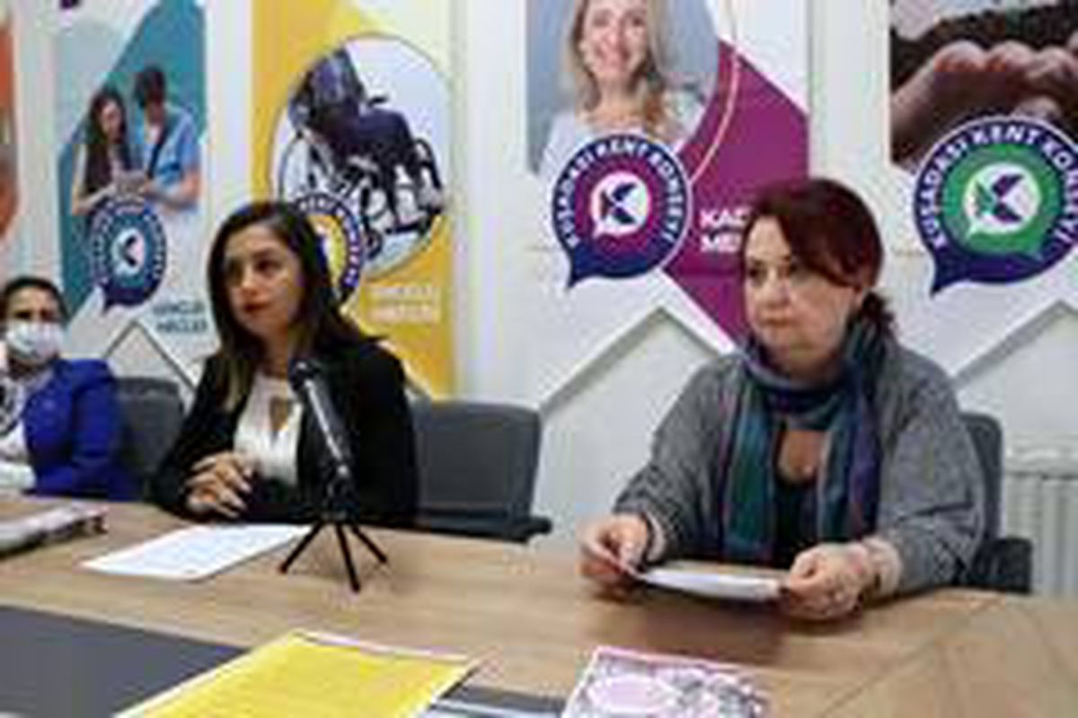 Kuşadası Kent Konseyi\'nde Kadına Şiddetle Mücadele toplantısı yapıldı