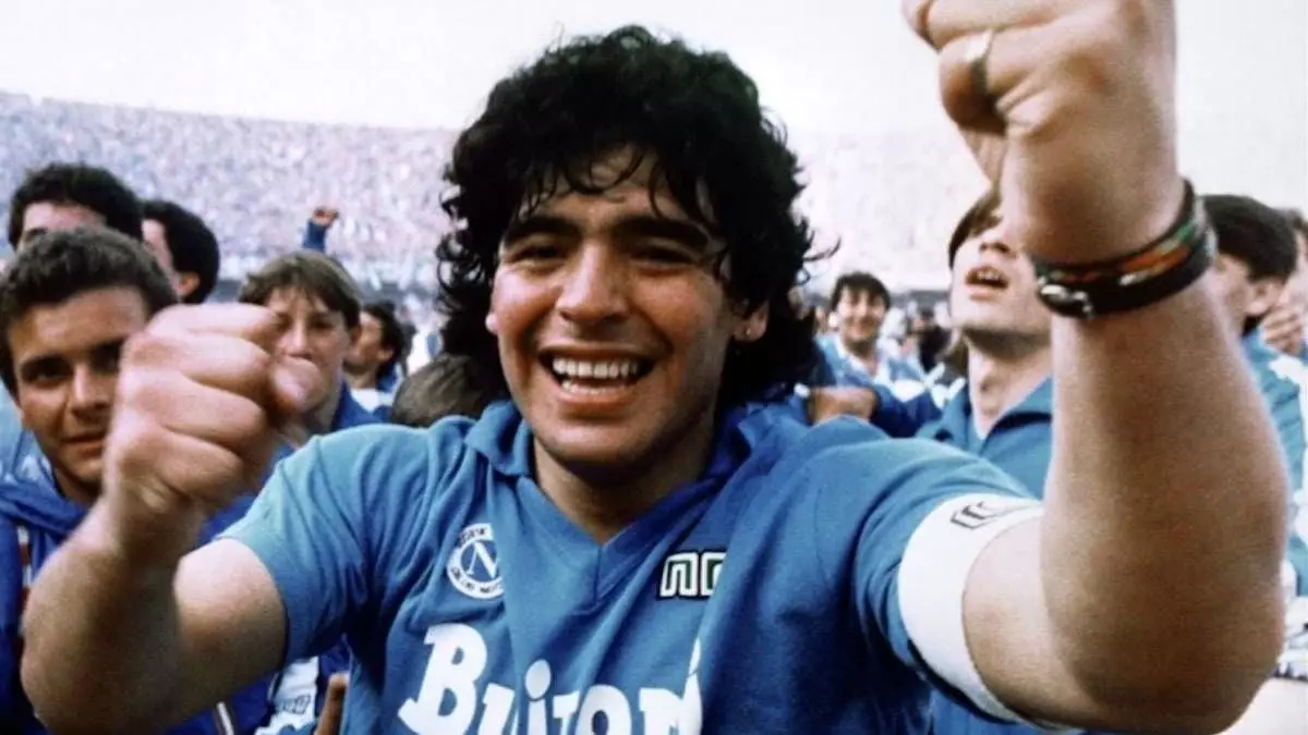 Napoli, stadının adını Diego Armando Maradona olarak değiştiriyor