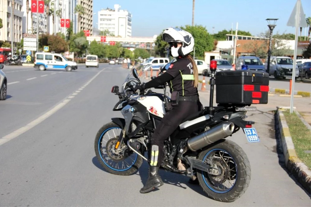 Mersin\'in tek motorize kadın trafik polisi