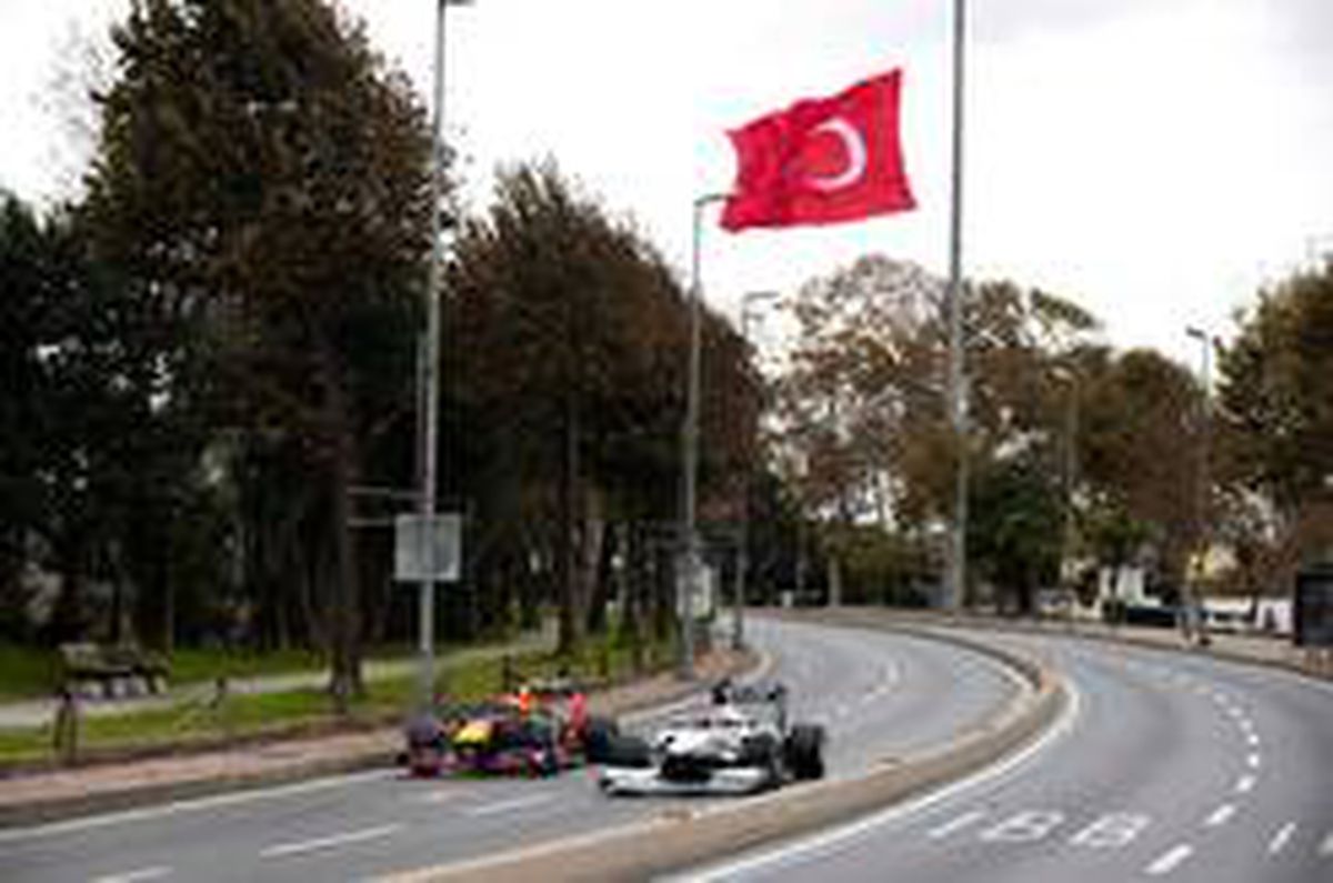 Red Bull ve AlphaTauri\'nin İstanbul\'daki gösterisi tüm dünyada yayında
