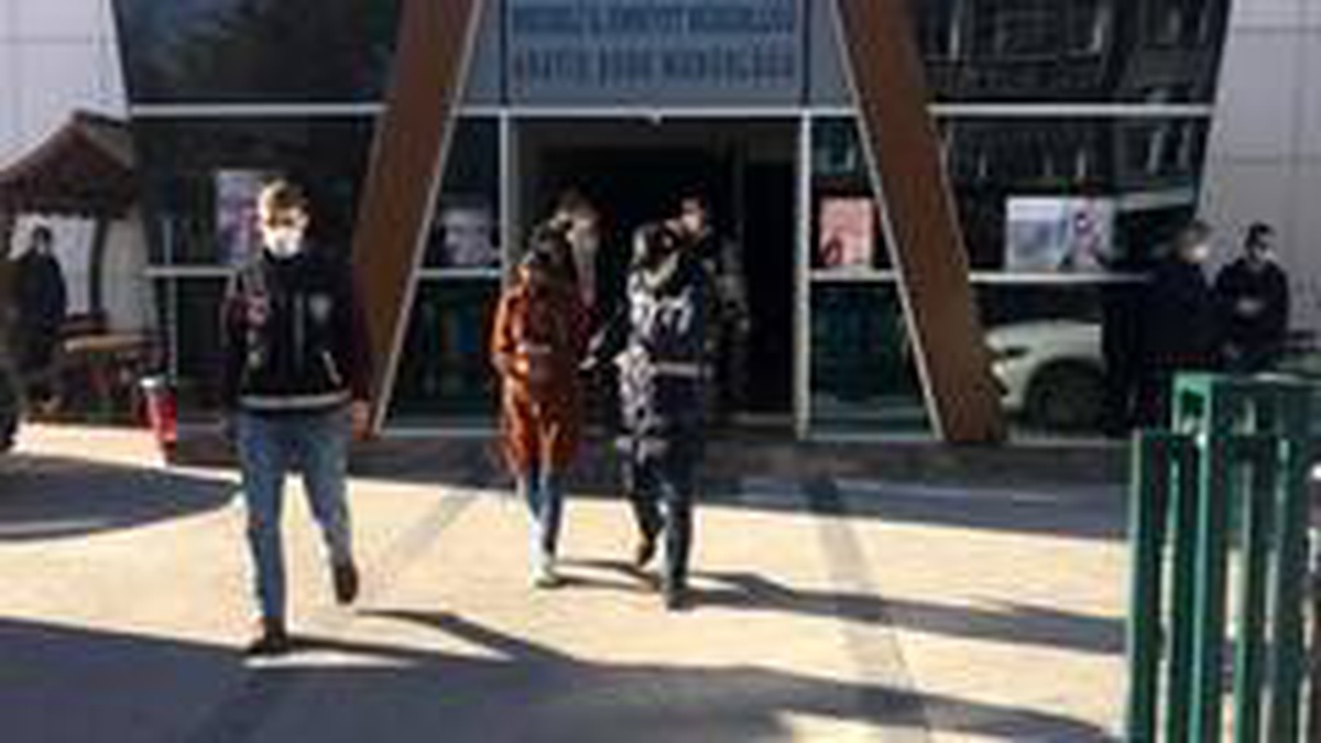 Girdikleri evden 20 bin TL\'lik ziynet eşyası çalan hırsızlar yakalandı