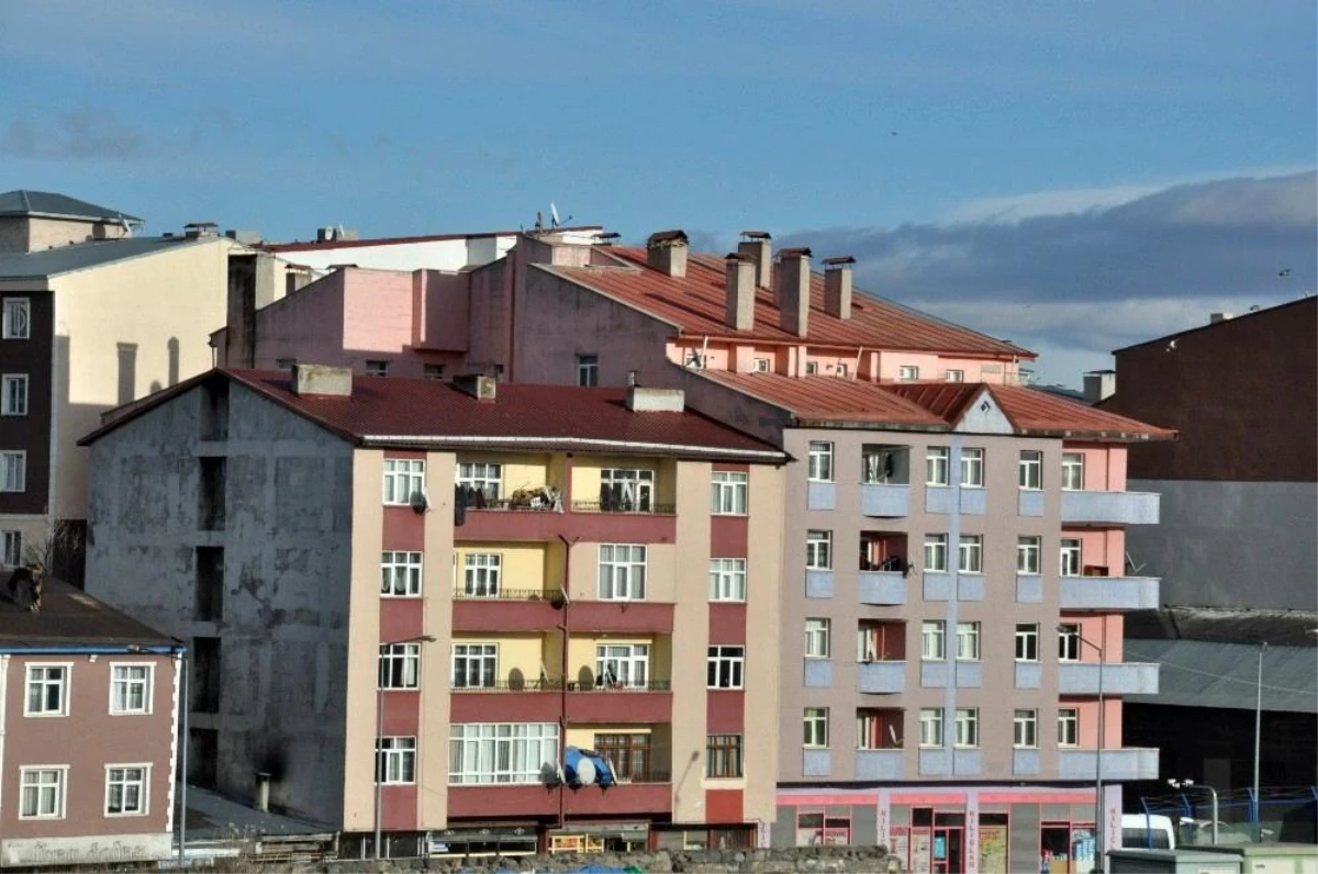 Koronavirüs nedeniyle öğrencilerin gelmediği Kars\'ta kiralık evler elde kaldı