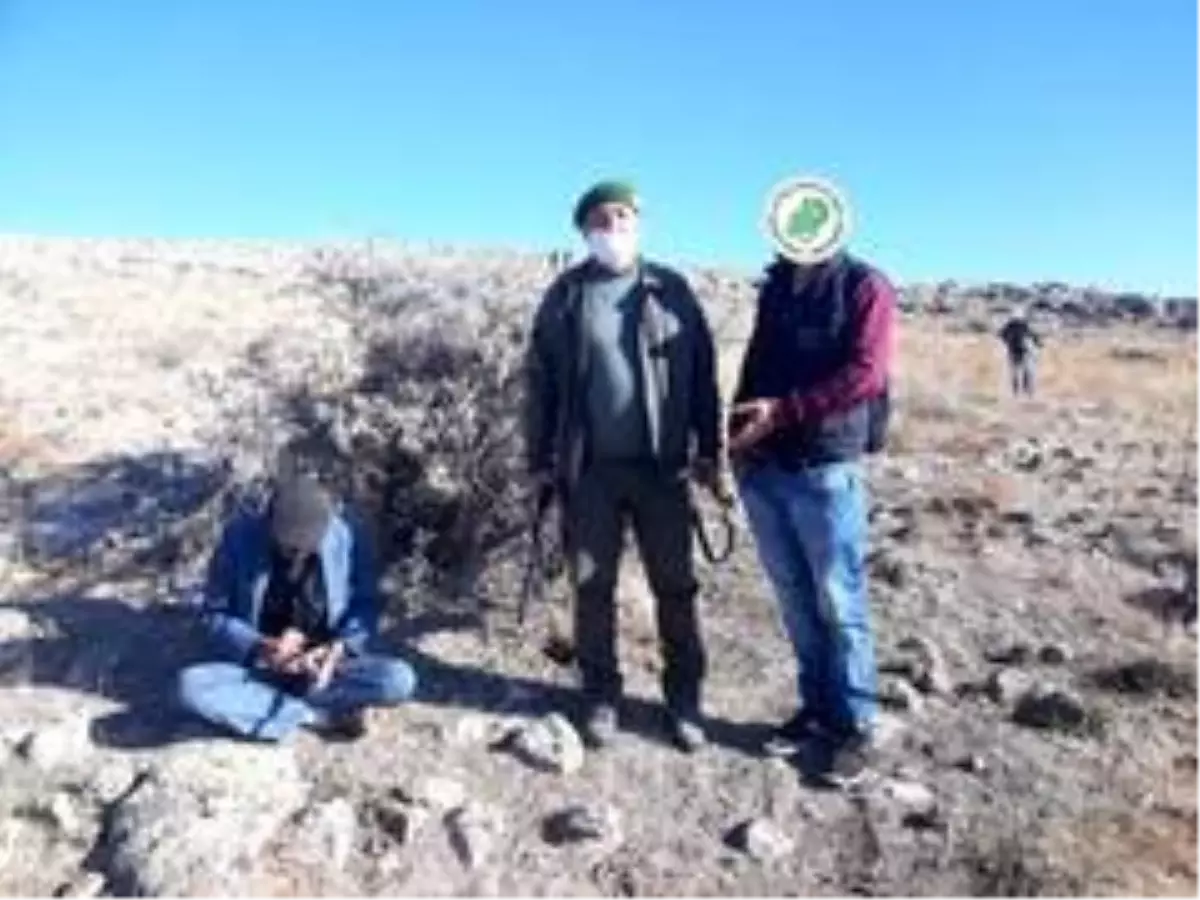Kuş avlamak için kaçak avcı kulübesi yapan şahıslara ceza